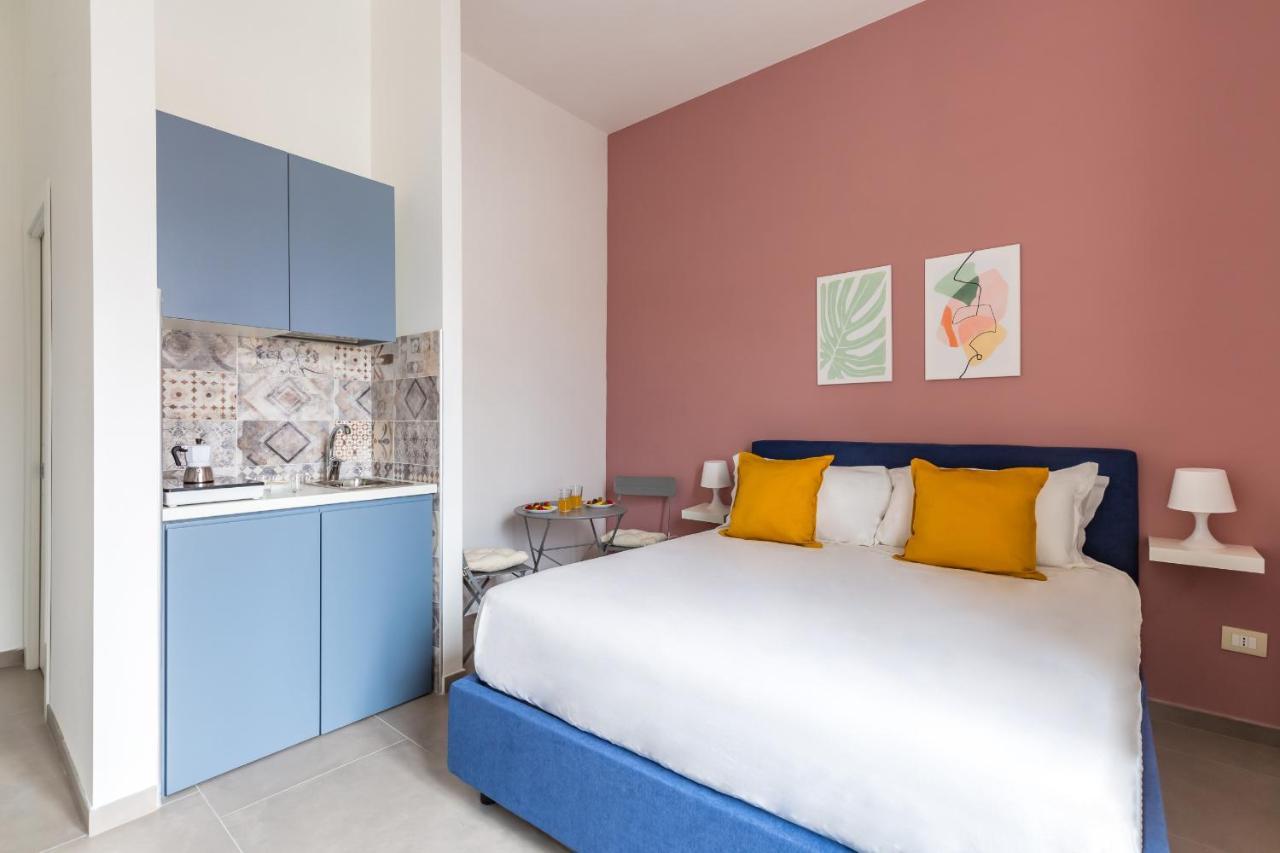 Maria's Bright Flats At The Cathedral Neapel